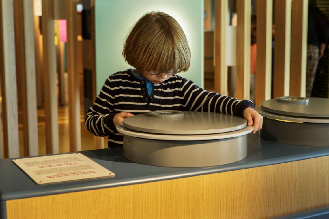 sensoriel musée thématique sens houtopia visite école famille enfants activités espace intérieur indoor - Houtopia