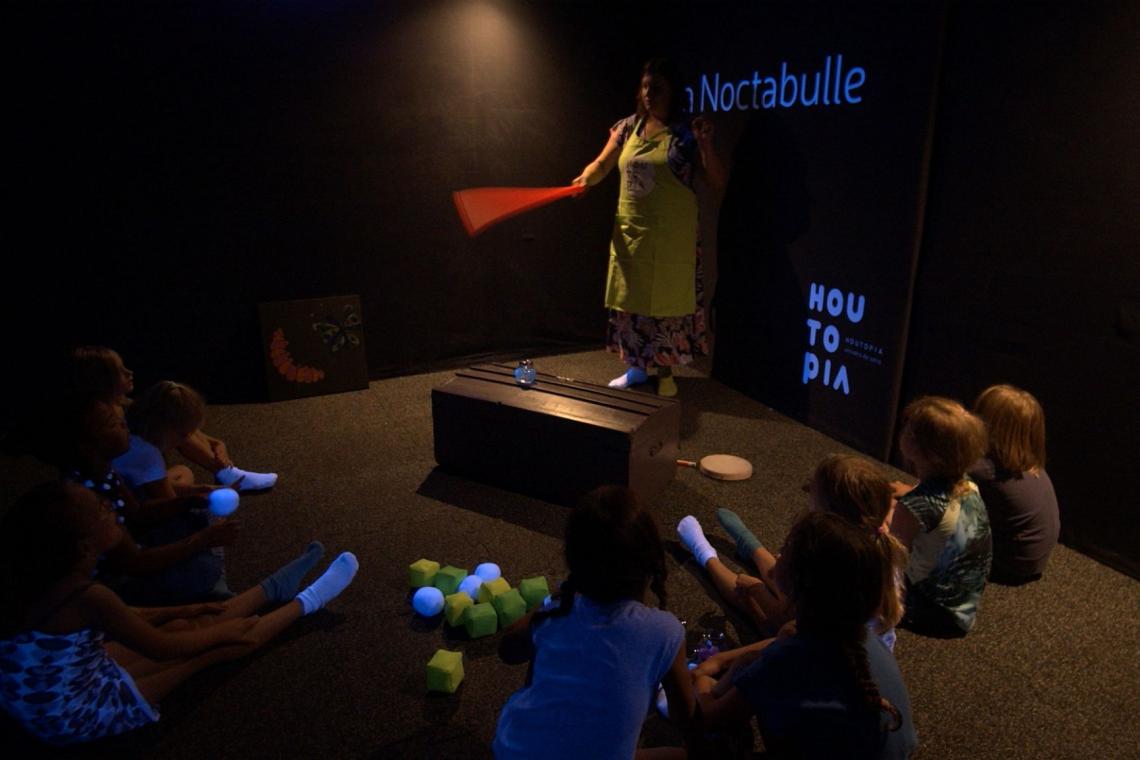 noir noctabulle houtopia obscurité animation sens peur activité sensorielle école - Houtopia